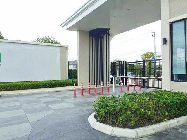 บ้านฟ้า เลอ มาร์เช่ 2.2 กม.ให้เช่าทาวน์โฮม 2ชั้นติดถนนใหญ่ 18 ตร.วา. 145 ตร.ม. 2น้ำ 7