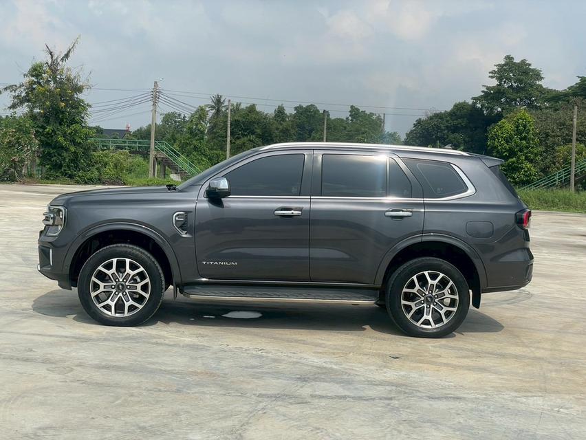 FORD EVEREST Y22 a 23 Wagon 4dr Titanium+7stAuto 4WD 2.0DTTi (Bi-Turbo) 10sp สีเทาดำ  3