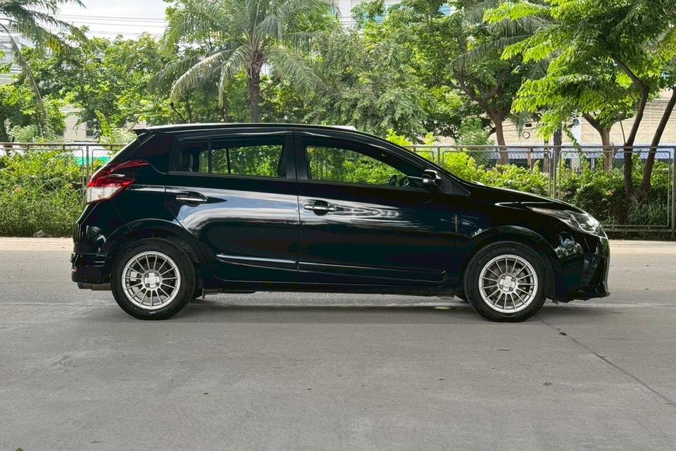 Toyota Yaris 1.2 G Hatchback AT ปี 2015 รถสวยมือเดียว รุ่นท๊อป