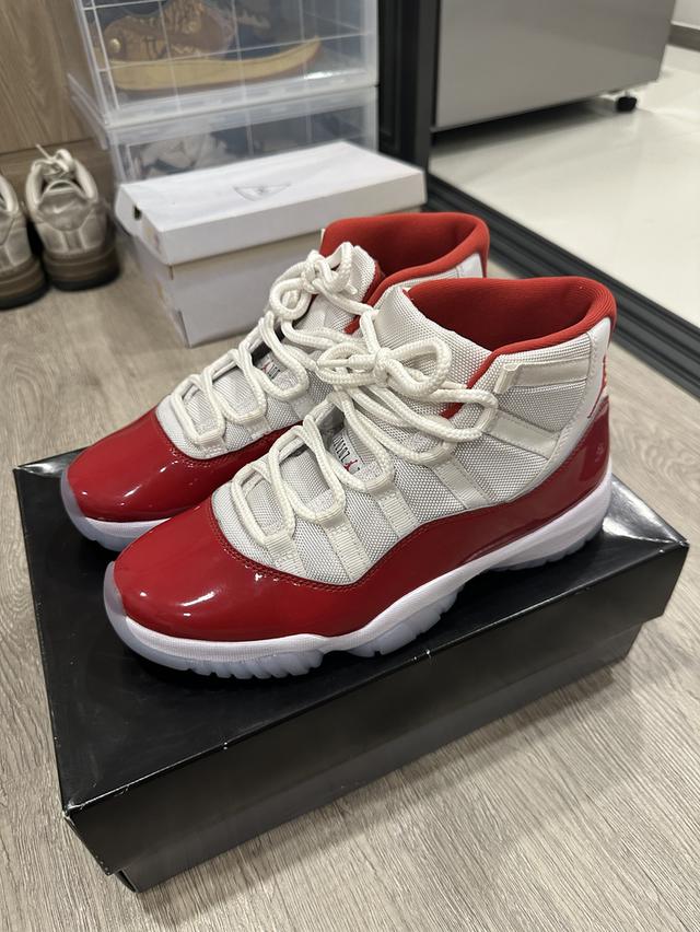 Jordan 11 university red 5