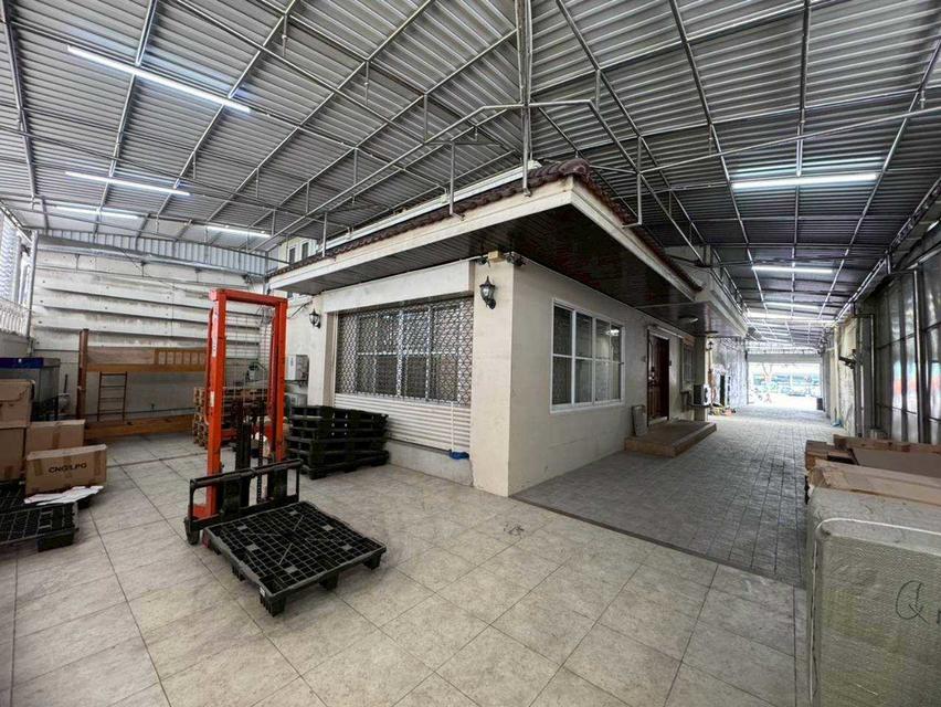 ให้เช่าอาคาร 3 คูหา 3.5 ชั้น + ดาดฟ้า พร้อมบ้าน 2 ชั้น ด้านหลัง ทำเลทอง ลาดพร้าว 71 (N.2012) 18