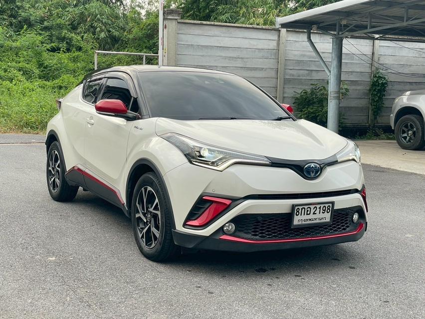Toyota C-HR Hybrid 1.8 Hi HV Top ปี 2022 (Y22 Wagon 4dr CVT FWD)สีขาวมุก | เกียร์ออโต้ | เครื่องยนต์ไฮบริดสุดประหยัด