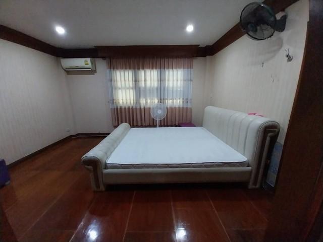 ขายบ้านเดี่ยวหลังใหญ่นาป่าชลบุรี หมู่บ้านสุขประยูรพาร์คนาป่า ขนาด 191 ตารางวา 6 ห้องนอน 5 ห้องน้ำ 3