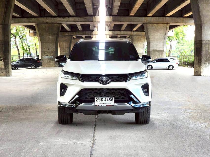 ขายรถ Toyota Fortuner 2.8 Legender 4WD ปี 2022 สีขาว เกียร์ออโต้