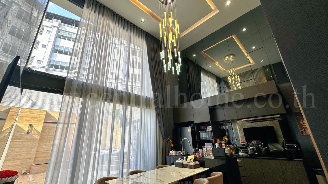 ทาวน์โฮม เธอ ลาดพร้าว 93 ระดับ Luxury 3.5 ชั้น Fully Furnishe มีลิฟต์ในตัว พร้อมอยู่ 2