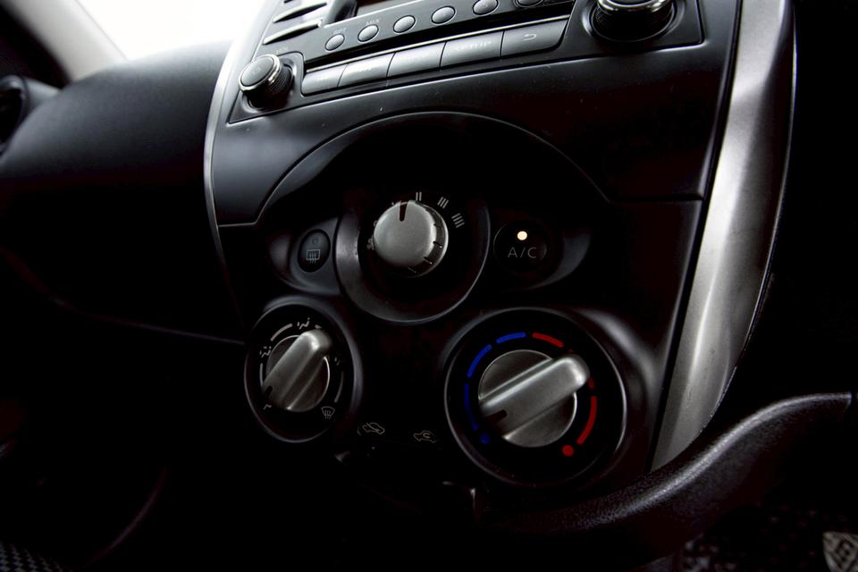NISSAN MARCH 1.2 E LIMITED 2015  7
