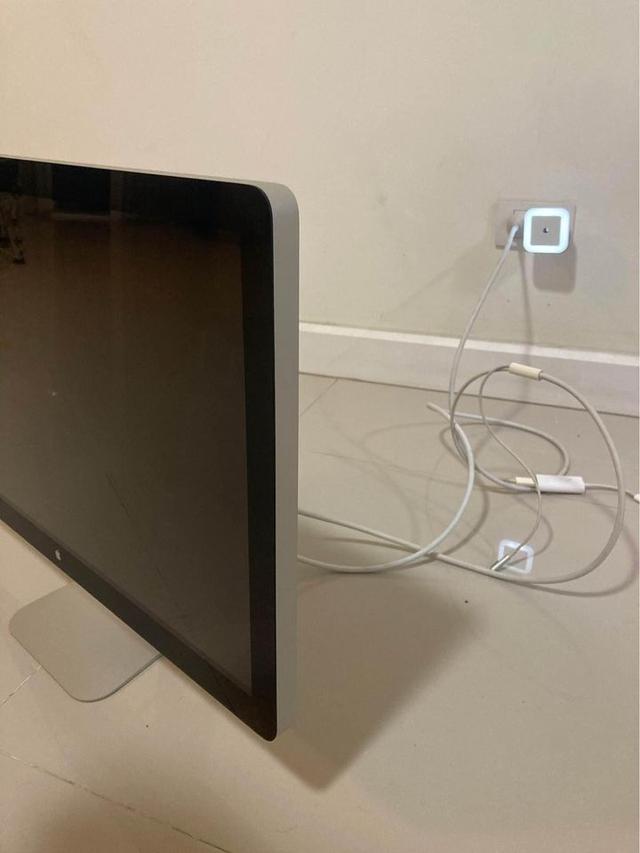 Apple Display มีกล่อง 3