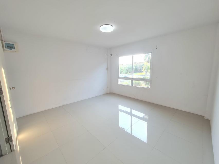 อาคารพาณิชย์ 3 ชั้น โครงการอีสต์เกท ศรีราชา 4