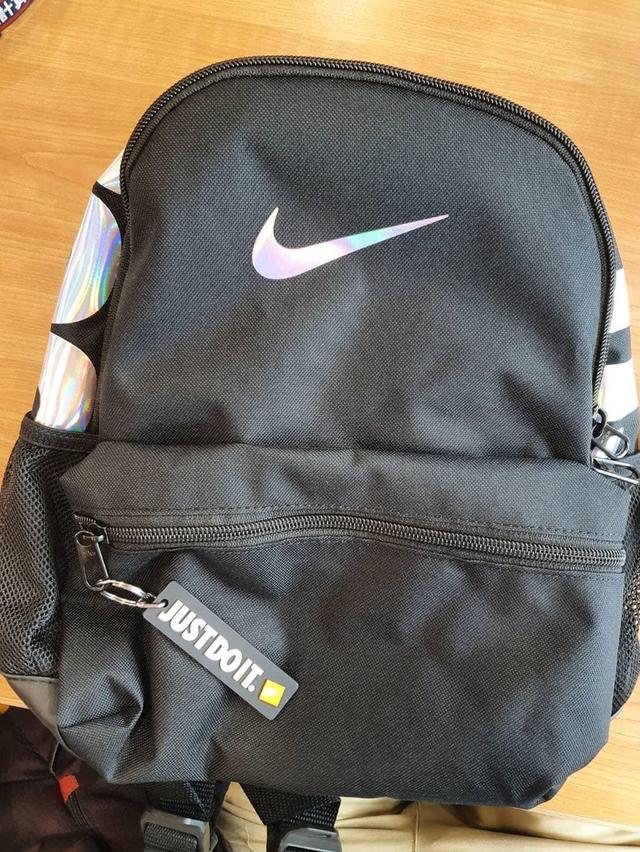 ปล่อยกระเป๋า Nike 2