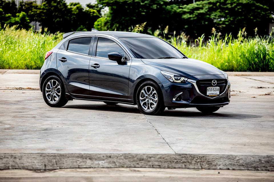 Mazda2 1.5 XD Highplus Sport ปี 2017 ดีเซล รุ่นท๊อป สีเทา มือเดียวป้ายแดง