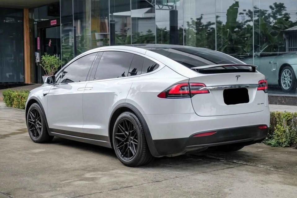 Tesla Model X SUV อัจฉริยะ รุ่นใหญ่ของเทสล่า 4