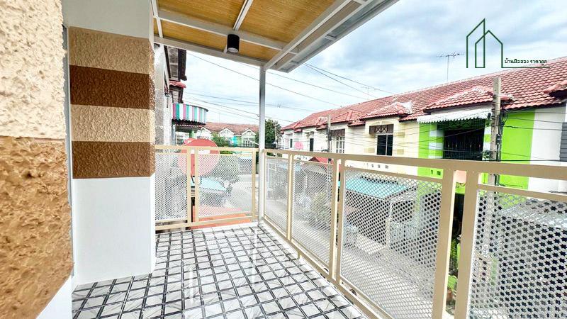 ทาวน์เฮาส์ หมู่บ้านปิยะวรารมย์ เฟส 3 ถนนบ้านกล้วย-ไทรน้อย รีโนเวทพร้อมอยู่ ฟรีโอน 13
