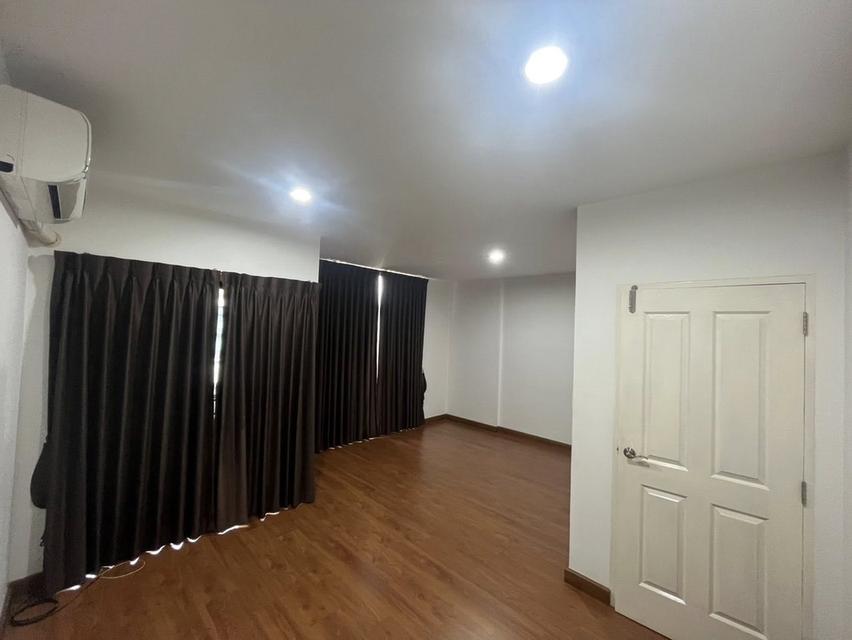 🏢✨ ให้เช่าด่วน! ทาวน์โฮม 3 ชั้น Trio ร่มเกล้า 197 ตร.ม. 2 นอน 3 น้ำ ธุรกิจ/อยู่อาศัยได้ 🔑 22,000 บาท/เดือน 4