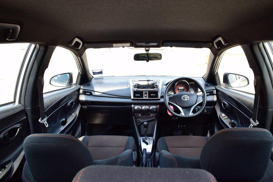 รูป แค่ 99 บาท / ออกรถได้เลย TOYOTA YARIS 1.2E ปี15 /มือเดียว /ขับดีมาก /สวยตรงปก โทร0957401229 ไอดีไล UTBP ล้อแม็กยางใหม่  4