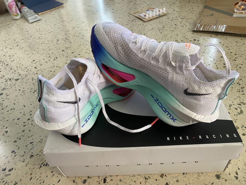 รองเท้าวิ่ง Alphafy 3