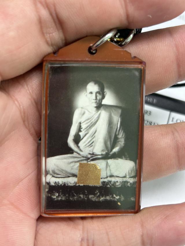 รูปถ่ายหลวงพ่อกวยปี58ลายน้ำดอกทานตะวัน
