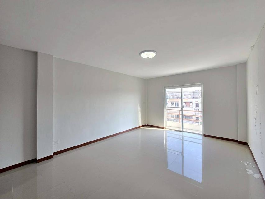 ขายทาวน์โฮม 4 ชั้น รีโนเวทใหม่ ใกล้รถไฟฟ้า สายสีชมพู มีนบุรี (N.1966) 8