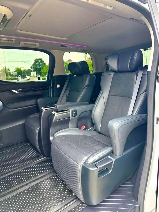 Toyota ALPHARD 2.5SC PACKAGE สีขาว ปี 2023 ไมล์ 30,000 กม.  10