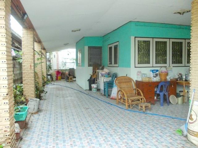 รร.บดินทรเดชา 2 1.9 กม. ให้เช่าบ้านเดี่ยวชั้นครึ่ง 55 ตร.ว. 220 ตร.ม.สวนสยาม MRTรามอินทรา กม.8 2.6 กม. เฟอร์ฯ เครื่องใช้ 8