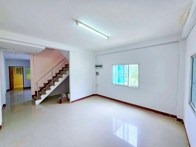 MRT มีนบุรี 350 ม. ให้เช่าทาวน์เฮ้าส์ 2 ชั้น 20ตร.วา. 2 นอน 2 น้ำ ม.เกษมบัณฑิต ร่มเกล้า 800 ม. ซ.หทัยราษฎร์ 1-7 ตลาดมีนบ 3