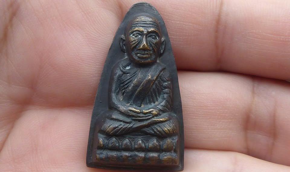 หลวงปู่ทวดพิมพ์ใหญ่หลังหนังสือ รูปที่ 1