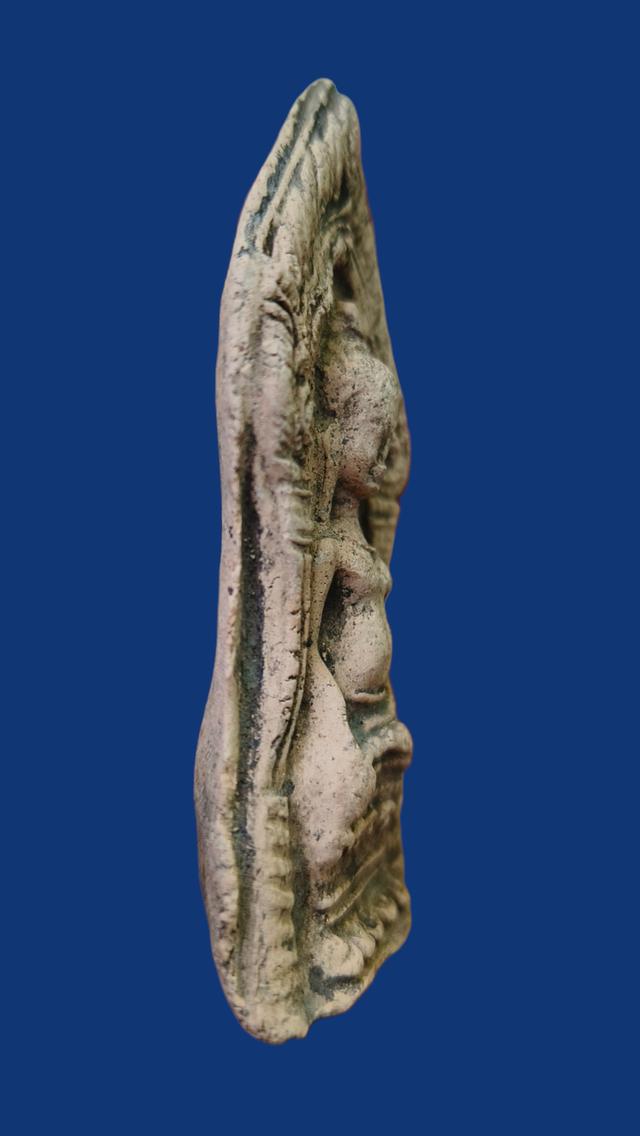 พระหูยานซุ้มเรือนแก้วฐานบัว 2 ชั้น เนื้อดิน รูปที่ 3