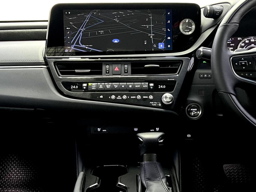 Lexus ES 300h Grand Luxury 2024 13
