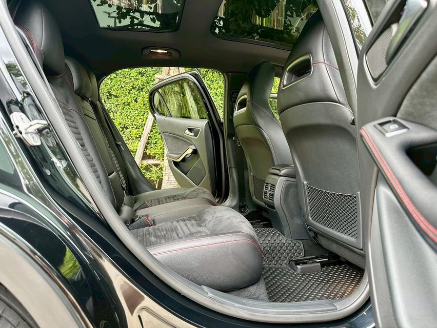 BENZ GLA250 AMG Dynamic 2017จด18 รถบ้านมือเดียวป้ายแดง สีเดิมทั้งคัน เข้าศูนย์ตลอด ใบเสร็จครบทุกระยะ 12