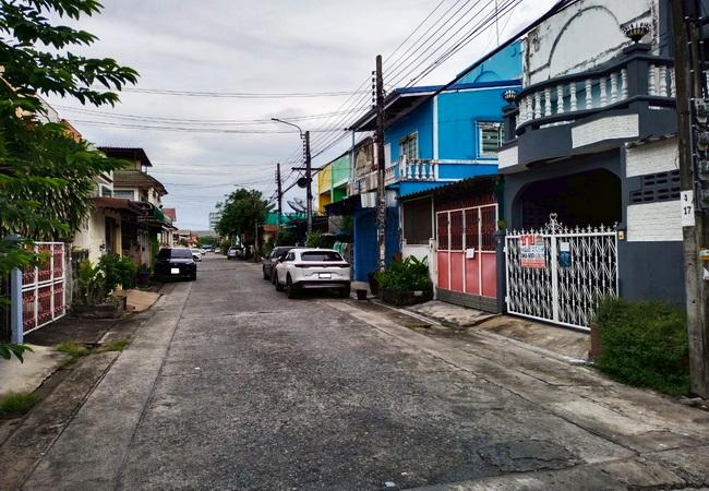 ขายทาวน์เฮ้าส์ หมู่บ้านรุ่งนภา 2 ซอยรามคำแหง 194 เนื้อที่ 21.5 ตร.ว. 2 ชั้น 2 นอน 2 น้ำ 3