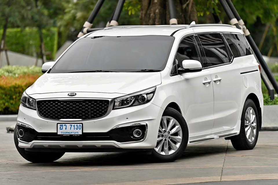 Kia Carnival รุ่น Top สุด ปี 2016 รถบ้านมือเดียว