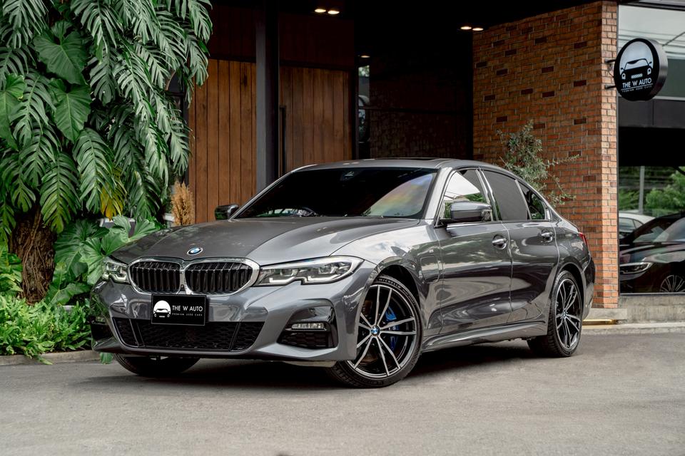 BMW 330e M Sport Plug-in Hybrid ปี 2021 🛒 เข้าใหม่ 56,xxx km. งานดีสีหายาก พร้อม BSI Warranty🩶