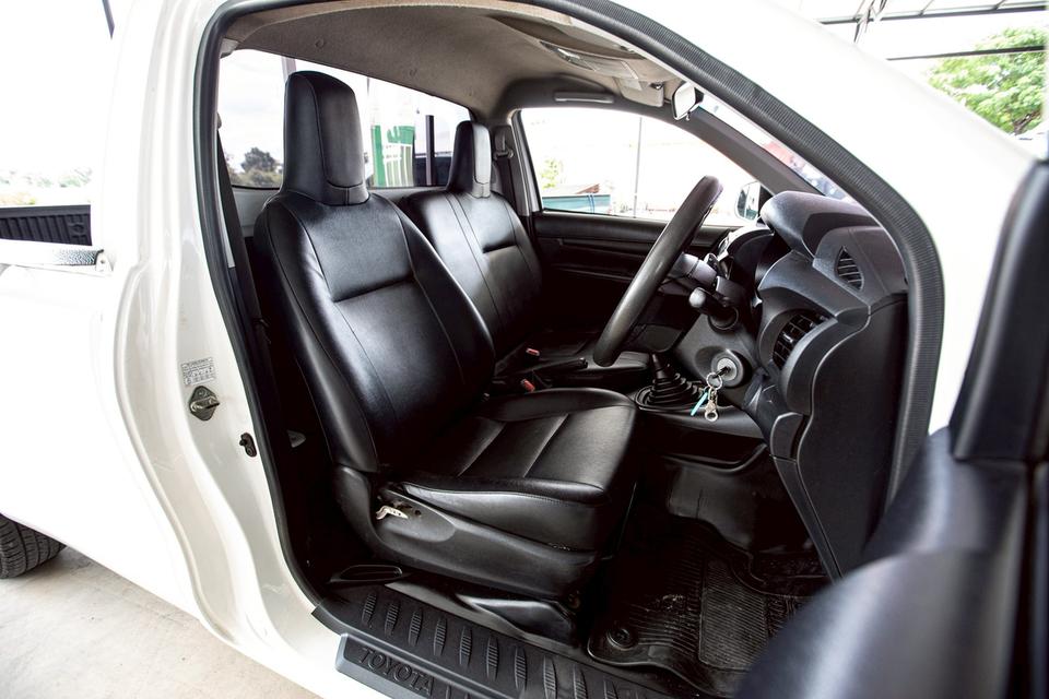 Toyota Revo 2.4J Standard Cab สีขาว เกียร์ธรรมดา ปี 2017  13