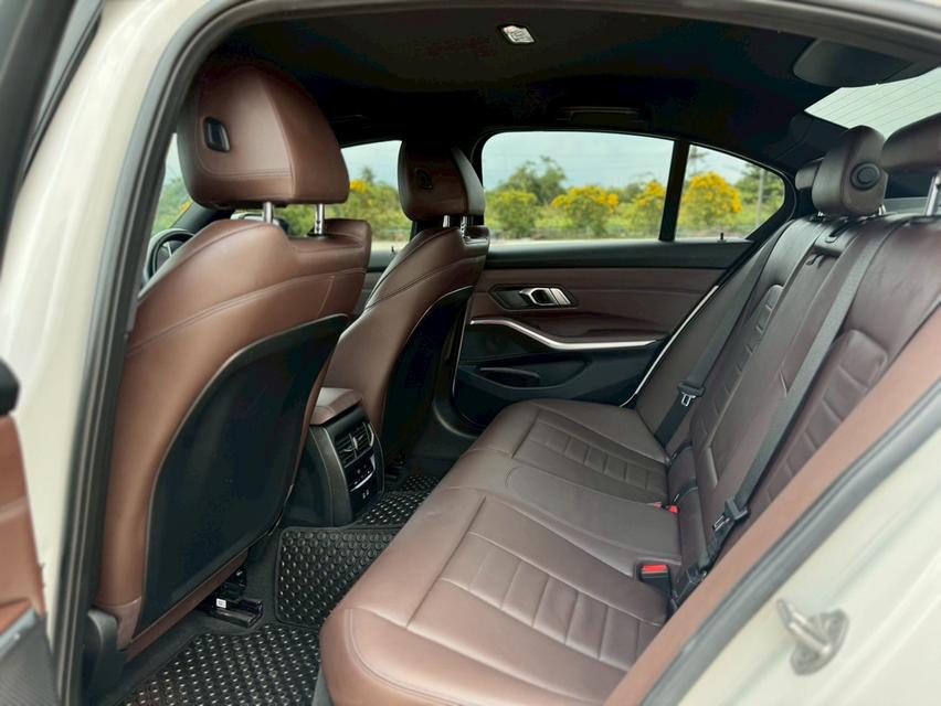 BMW 320d M sport G20 (LCI) จอยาว ปี 2024 สีขาว  15