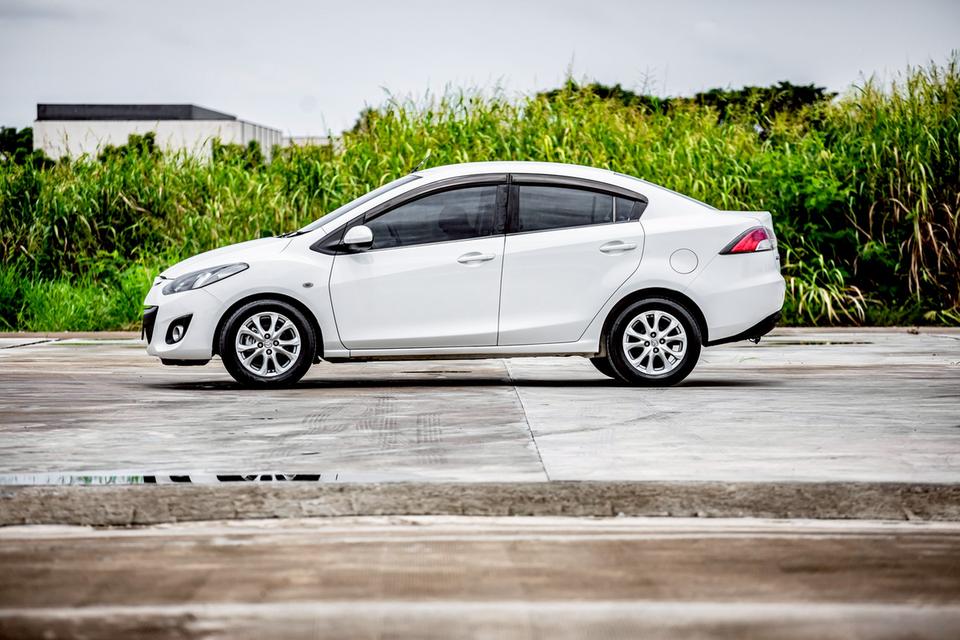 Mazda2 1.5 Spirit Sedan สีขาว ปี 2011  10