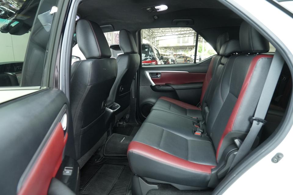 2020 TOYOTA FORTUNER 2.8 LEGENDER BLACK TOP 2WD SUV สีขาว-ดำ เลขไมล์ 99877 กม. 16