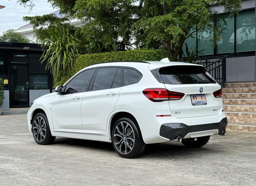 2022 BMW X1 20D MSPORT รถมือเดียวออกป้ายแดง รถวิ่งน้อย ไม่เคยมีอุบัติเหตุ วารันตีศูนย์ยังเหลืออีกนานครับ 6