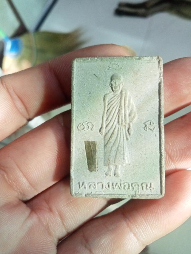 พระผงยืนข้างตะกรุดเงินหลวงพ่อคูณรุ่นคูณมหาเศรษฐี9บารมีปี2536