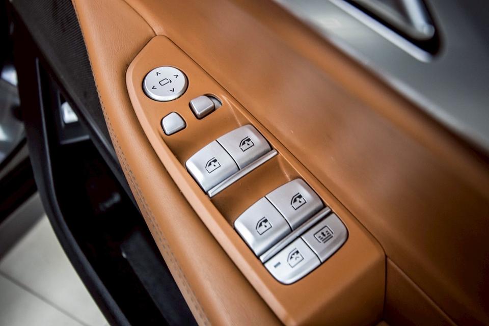 BMW 740LE xDRIVE PURE EXCELLENCE G12 AT 2017ซีดานหรู Plug-in Hybrid ไมล์ 177,xxx รูปที่ 14