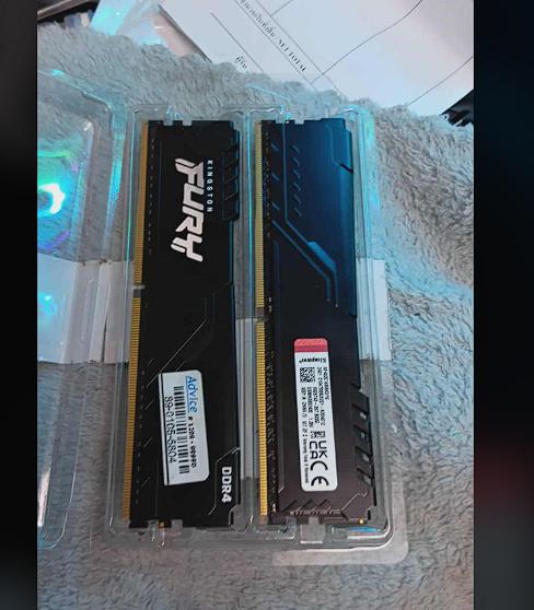 แรม ddr4 bus 3200 RGB มีไฟ 8g 2 ตัว 16g kington 1500 บาท