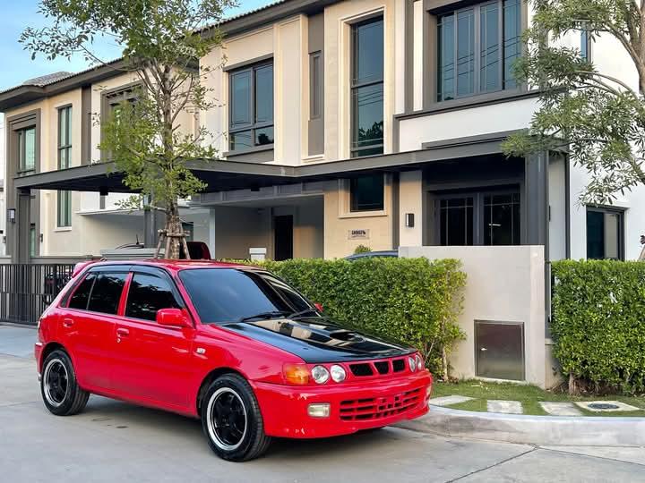 Toyota Starlet สีแดง