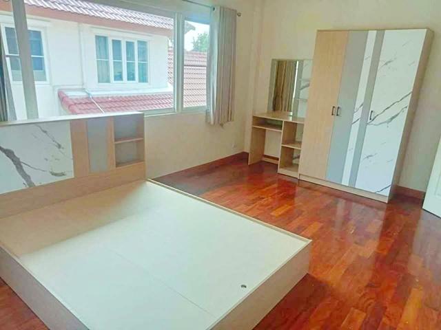 รพ.ปากเกร็ด 2 2.6 กม.5 นอน โรบินสัน ราชพฤกษ์ 2.4 กม.ให้เช่าบ้านเดี่ยว 2 ชั้น พร้อมเรือนรับรอง หัวมุม 4น้ำ 121ตร.วา.พร้อม 6