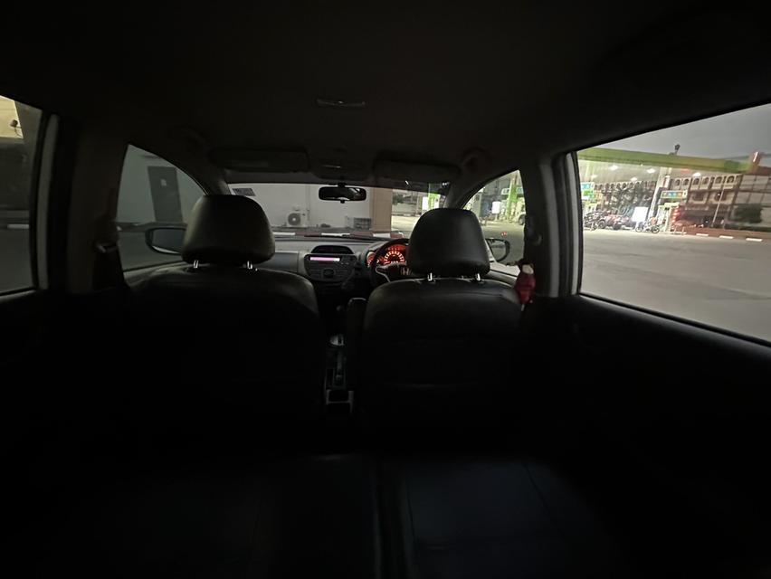 Honda Jazz 1.5 SV AT 2011 รูปที่ 16