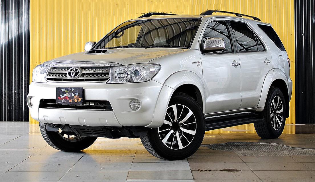 2010 Fortuner 3.0 V 2Wd ออโต้ ติดแทร็คซิ่ง ติดล่าช้า ก็จัดไฟแนนท์ได้ครับ