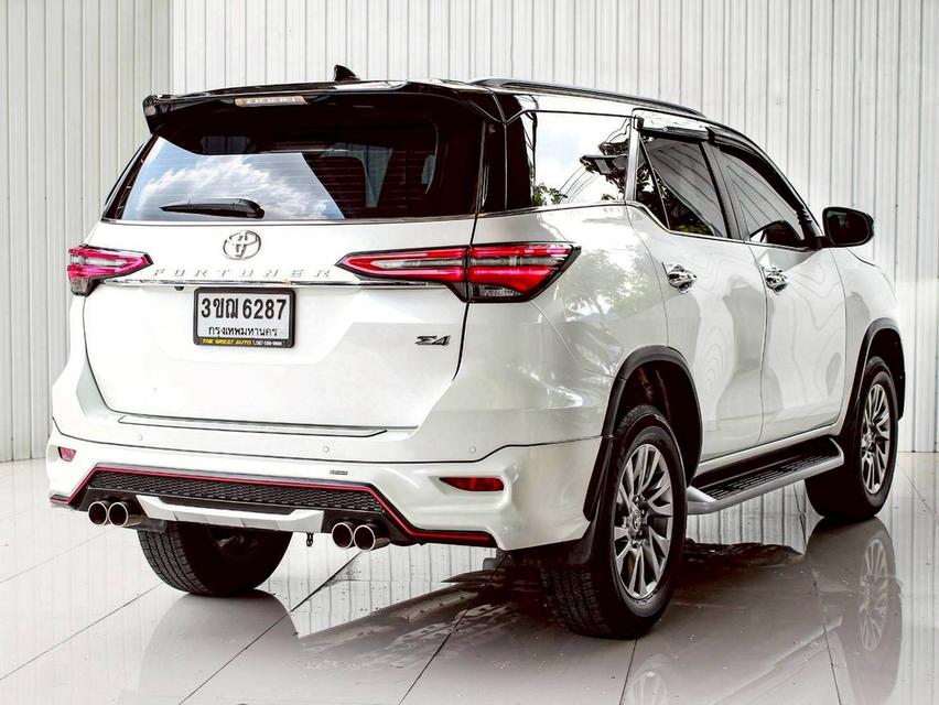 TOYOTA FORTUNER 2.4 V 4WD LEADER ปี 2022 โฉม ปี15-ปัจจุบัน เครื่องดีเซล เกียร์ Auto สีขาว 7 ที่นั่ง ไมล์แท้เพียง 54,829 km. 6