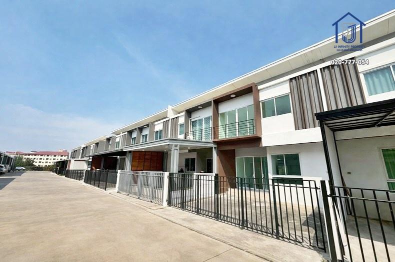 ขายทาวน์เฮ้าส์ 2 ชั้น หมู่บ้านดีคิวบ์ นวนคร ทางคู่ขนานถนนพหลโยธิน ใกล้นิคมอุตสาหกรรมนวนคร 2