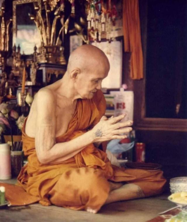 เหรียญเสมาหลวงพ่อขาว วัดทุ่งศรีโพธิ์ จ.อยุธยา เนื้อทองแดง ปี2529 (หลวงปู่ดู่ วัดสะแก ปลุกเสก) สวยเดิม ๆ