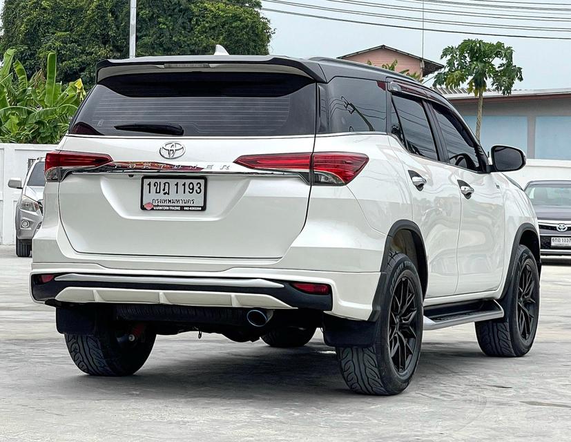 ขายToyota Fortuner 2.4V ปี20 4