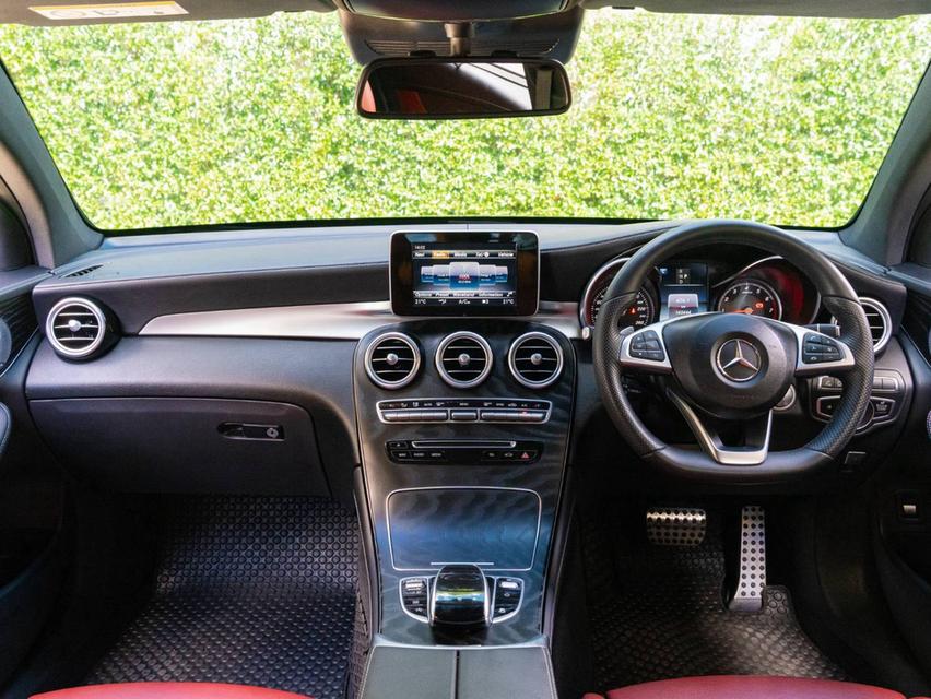 Mercedes-Benz GLC250 COUPE AMG PLUS 4MATIC (W253) ปี 2018 สีเทา รถบ้านเจ้าของเดียวยางใหม่ รูปที่ 8