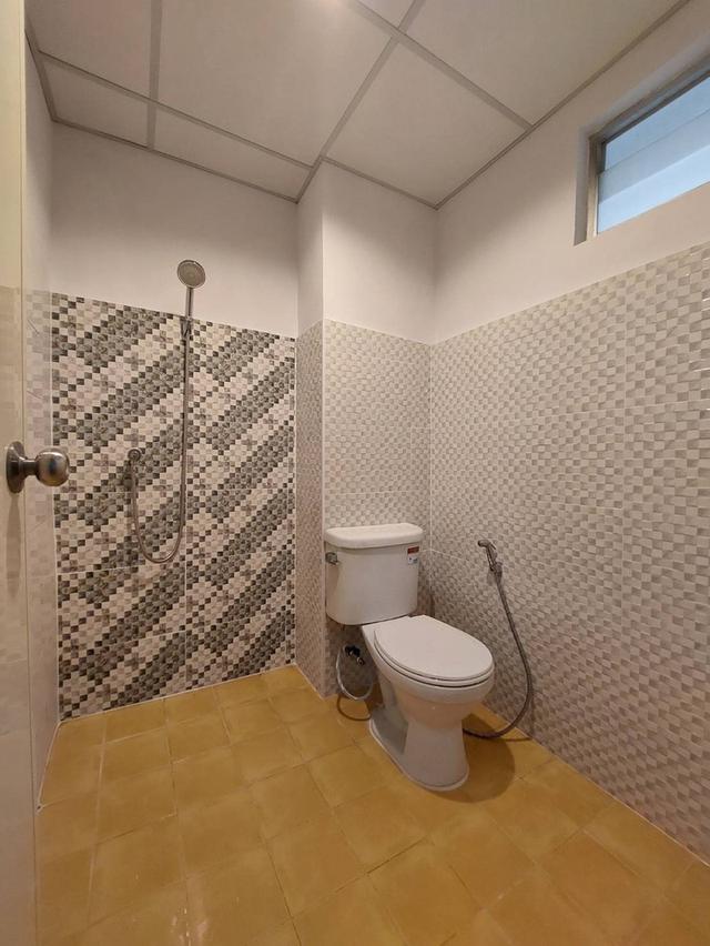 ให้เช่าราคาถูกทาวน์โฮม 2 ชั้น 3 ห้องนอน , 2 ห้องน้ำ , 1 โถงลึก , 1 ลานซักล้างมีหลังคา, จอดรถหน้าบ้านได้ 1 คัน หมู่บ้านพนาลี 1 ซอยเทียนทะเล 32 8