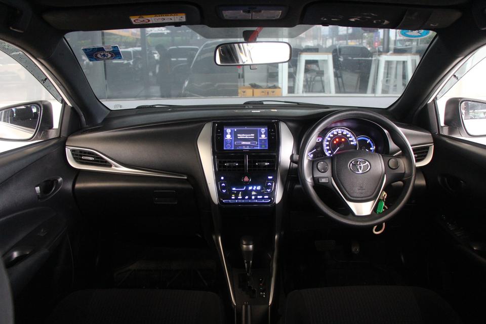 Yaris 1.2Mid Cross  6